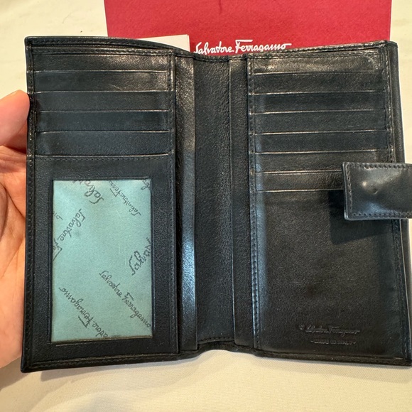 Authentic Salvatore Ferragamo wallet - Picture 7 of 13